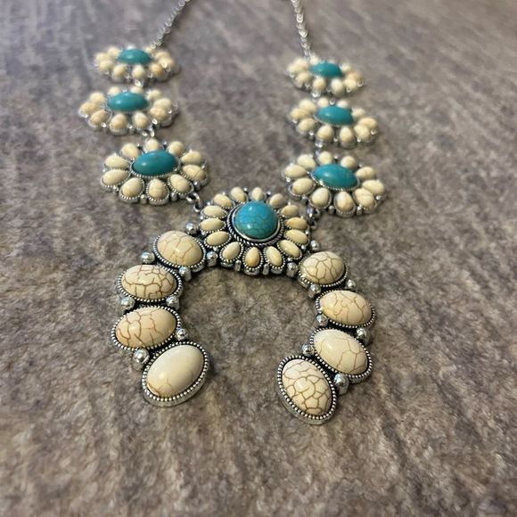 Turquoise and White CLAUDEN SQUASH BLOSSOM NECKLACE AND EARRING SET - Picture 2 of 8